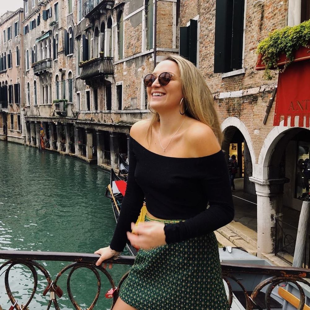 Meet your Posher, Stella